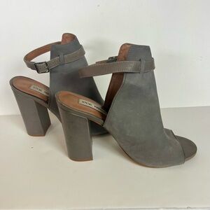 Steve Madden Carnabi chunky heel sandal, women’s size 9M, well loved, gray